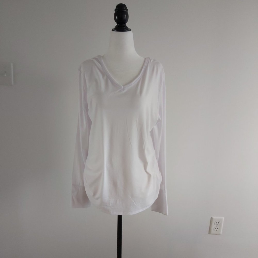 Beautiful Lavender Top With Deep V Back /Rouching - Picture 3 of 3